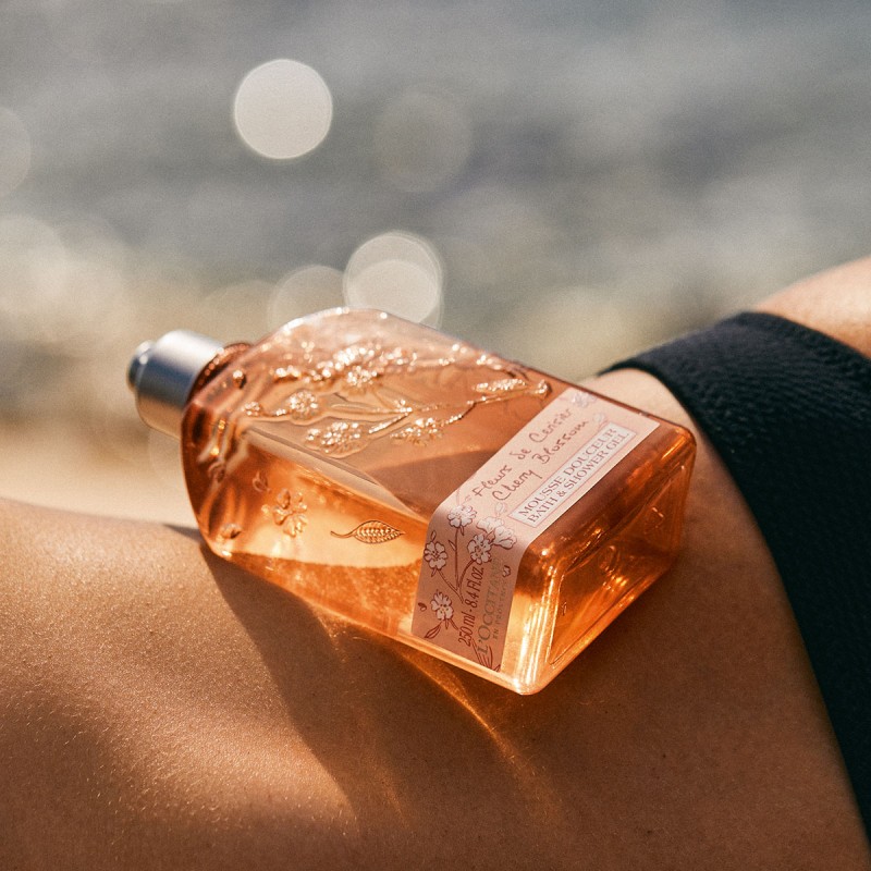 Гель для ванн и душа Вишневый цвет 250 мл